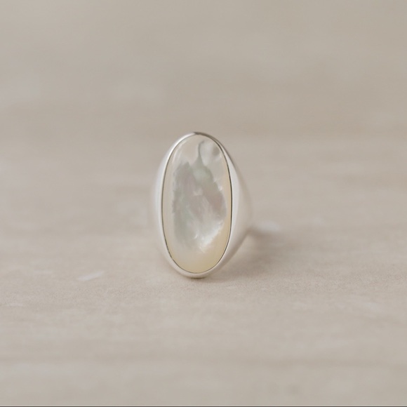 Mother of Pearl Midi Ring | 925 Silver - Picture 3 of 6